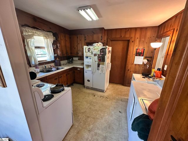 13 Paris Mountain Avenue, Greenville, SC 29609