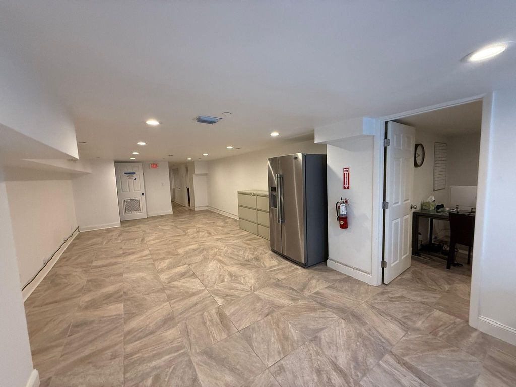 Image 11 of property listing at 112 SE 10th Street, Delray Beach, FL 33483