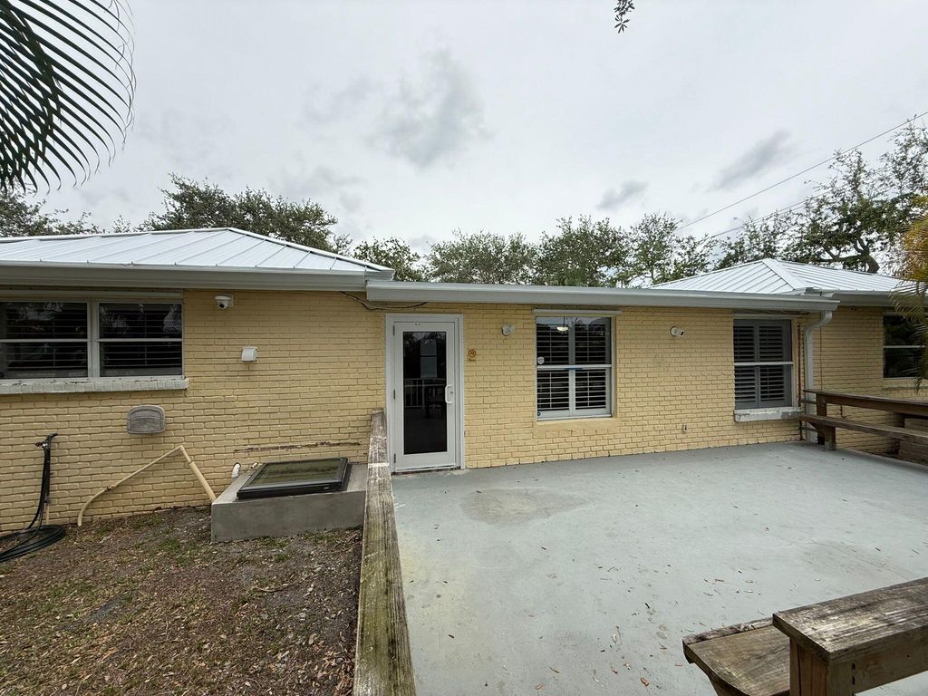Image 13 of property listing at 112 SE 10th Street, Delray Beach, FL 33483