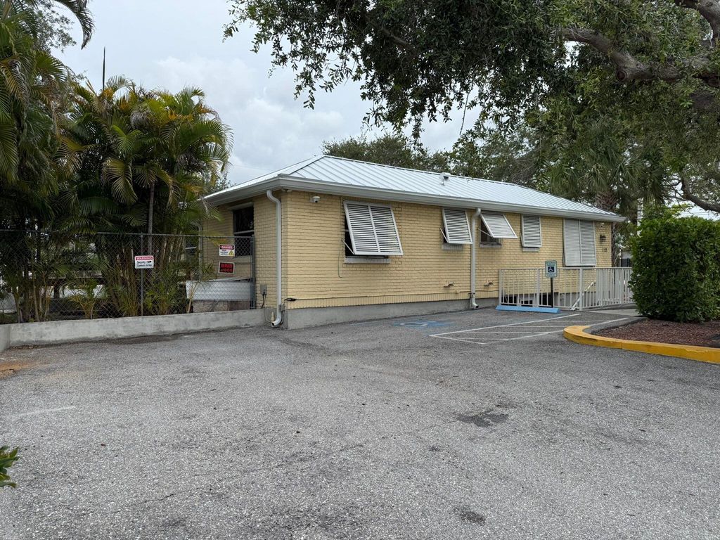 Image 19 of property listing at 112 SE 10th Street, Delray Beach, FL 33483