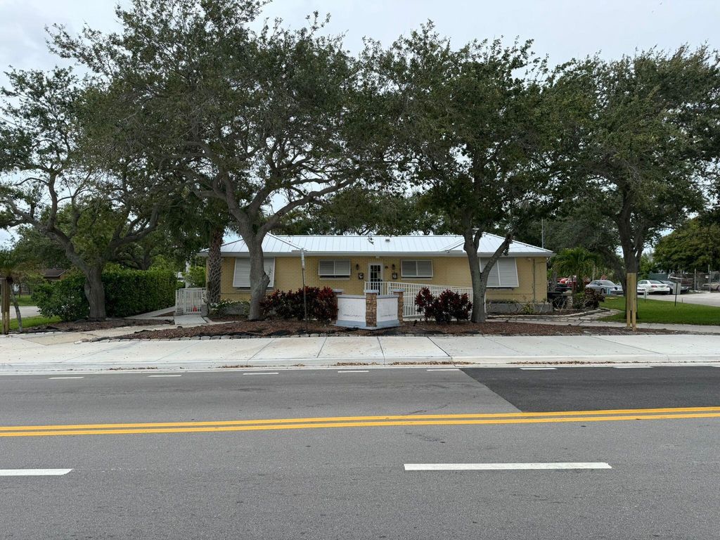Image 20 of property listing at 112 SE 10th Street, Delray Beach, FL 33483