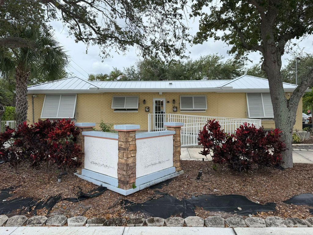 Image 21 of property listing at 112 SE 10th Street, Delray Beach, FL 33483