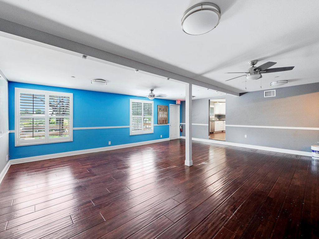 Image 5 of property listing at 112 SE 10th Street, Delray Beach, FL 33483