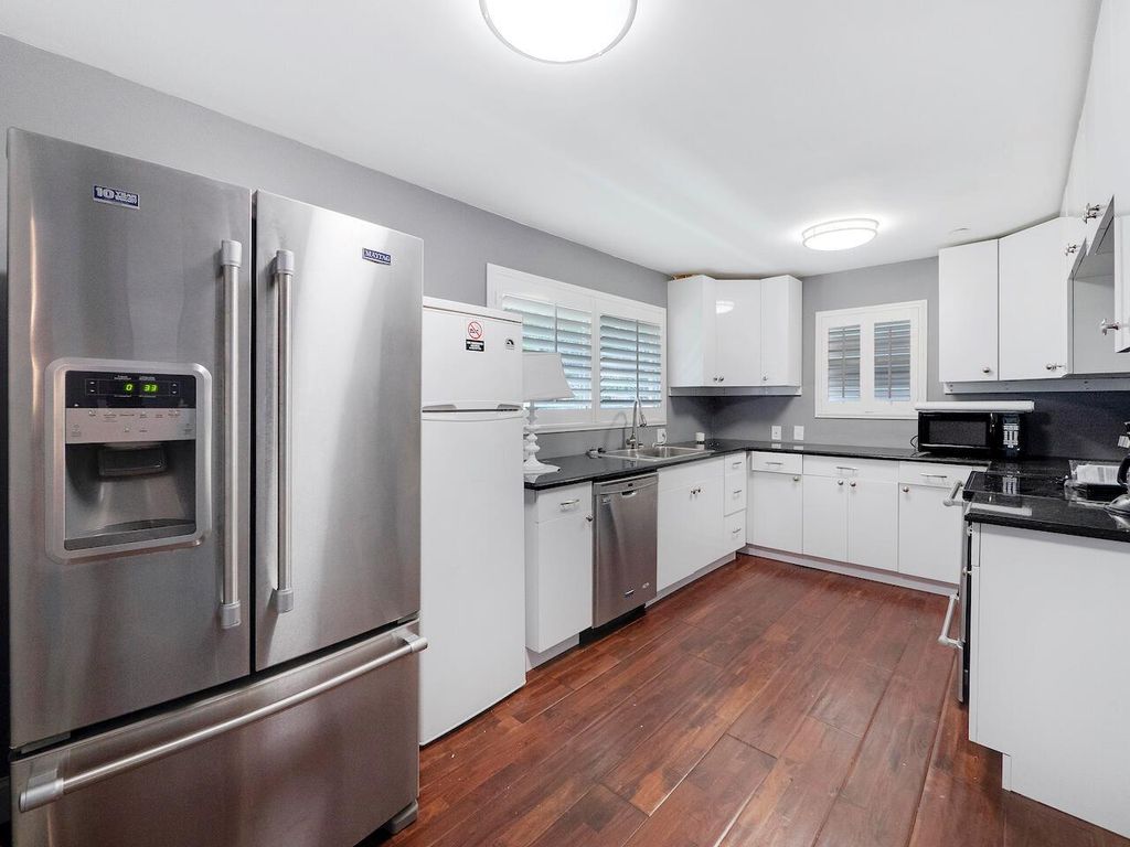 Image 6 of property listing at 112 SE 10th Street, Delray Beach, FL 33483