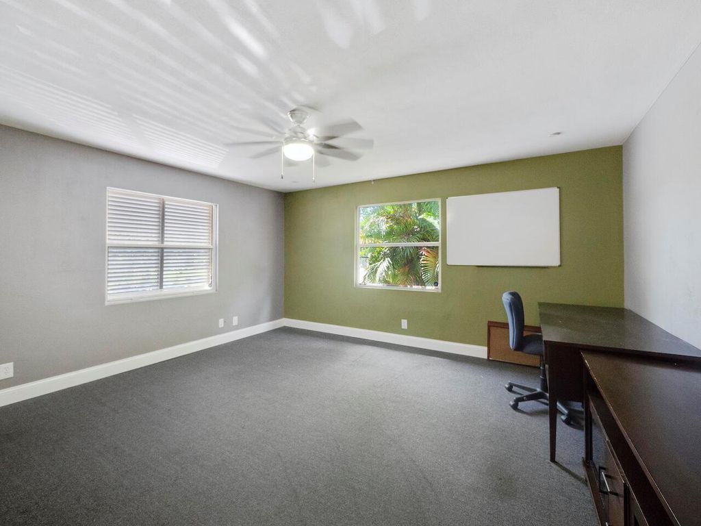 Image 7 of property listing at 112 SE 10th Street, Delray Beach, FL 33483
