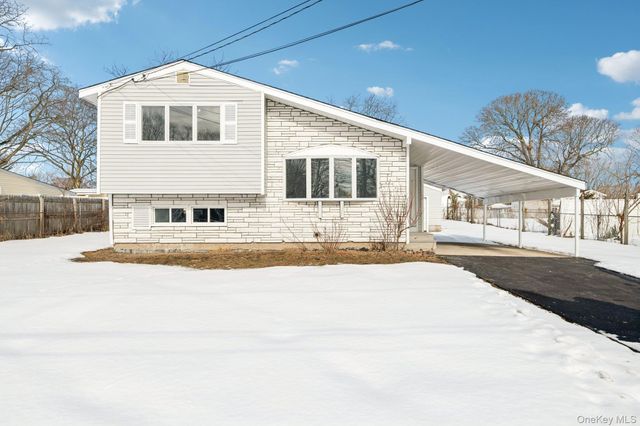 17 Laurie Road, Brentwood, NY 11717