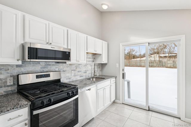 17 Laurie Road, Brentwood, NY 11717