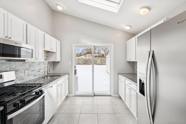 17 Laurie Road, Brentwood, NY 11717