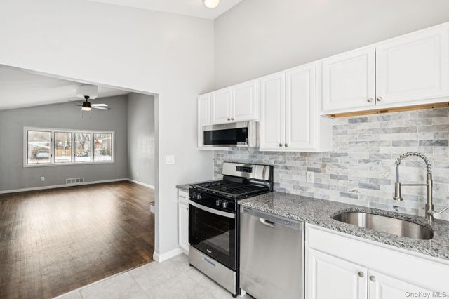 17 Laurie Road, Brentwood, NY 11717