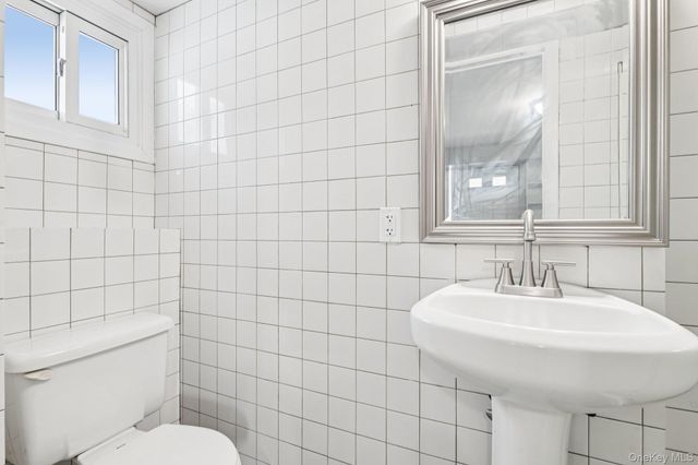 17 Laurie Road, Brentwood, NY 11717