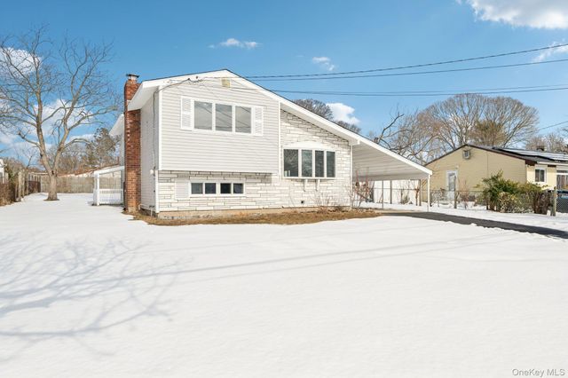 17 Laurie Road, Brentwood, NY 11717