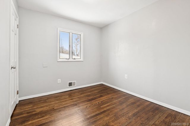 17 Laurie Road, Brentwood, NY 11717