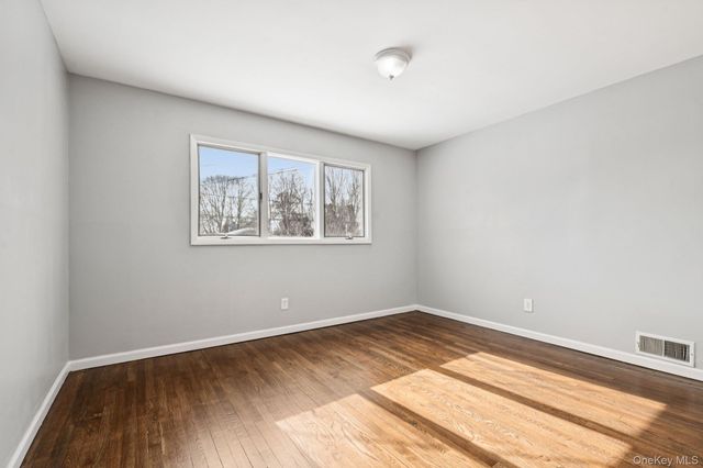 17 Laurie Road, Brentwood, NY 11717