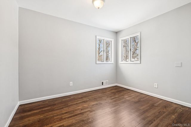 17 Laurie Road, Brentwood, NY 11717