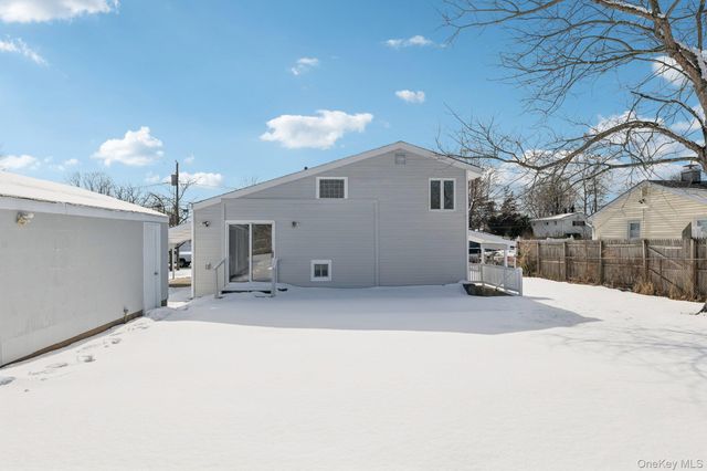 17 Laurie Road, Brentwood, NY 11717