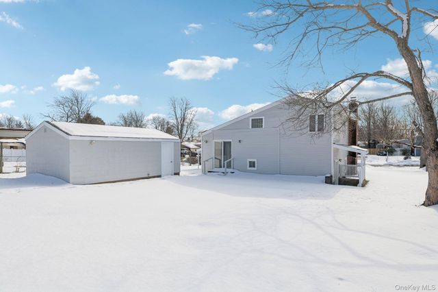 17 Laurie Road, Brentwood, NY 11717