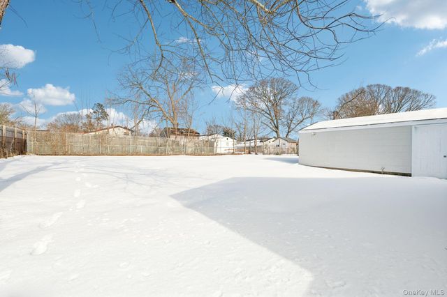 17 Laurie Road, Brentwood, NY 11717