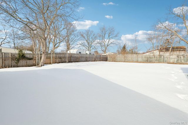 17 Laurie Road, Brentwood, NY 11717