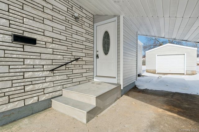 17 Laurie Road, Brentwood, NY 11717