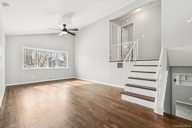 17 Laurie Road, Brentwood, NY 11717