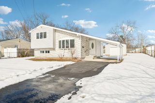 17 Laurie Road, Brentwood, NY 11717