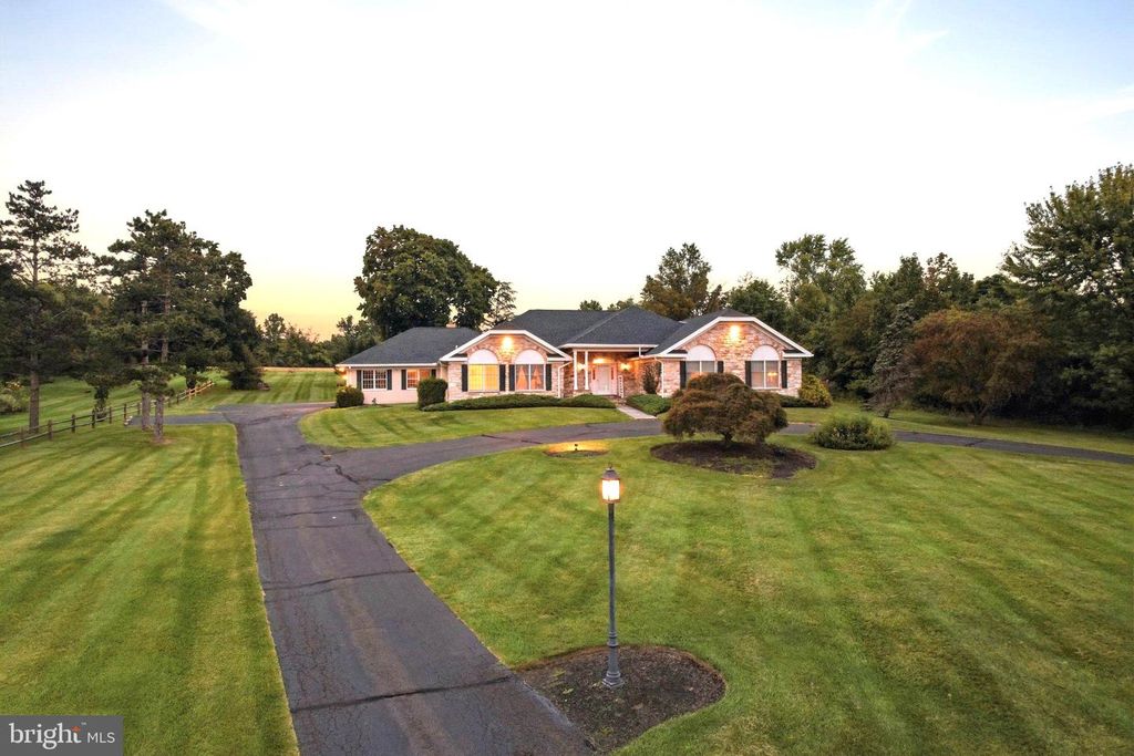 225 GROVE VALLEY CT, CHALFONT, PA 18914 — exterior