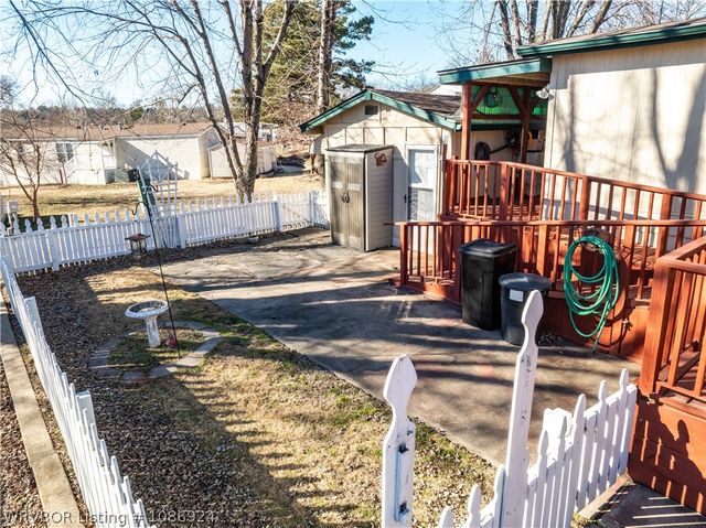 1517 N Flat Rock Drive, Van Buren, AR 72956