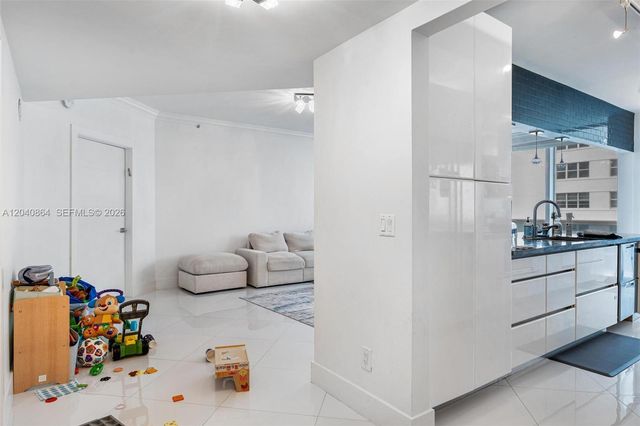9559 Collins Ave S4-J, Surfside, FL 33154