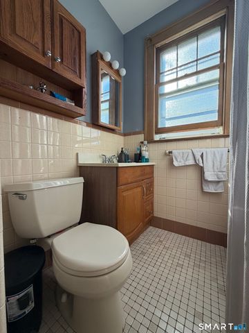 84 Ashland Place, New Haven, CT 06513