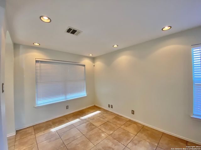 9338 BARTLETT FLS, San Antonio, TX 78250