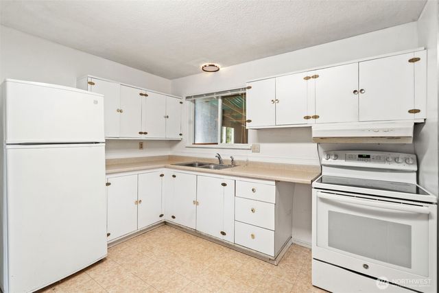 2532 S Ainsworth Avenue, Tacoma, WA 98405