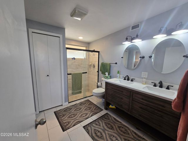 8556 E Kenyon Drive, Tucson, AZ 85710