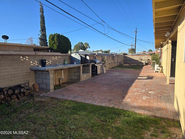 8556 E Kenyon Drive, Tucson, AZ 85710