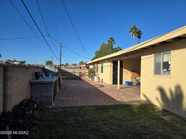 8556 E Kenyon Drive, Tucson, AZ 85710