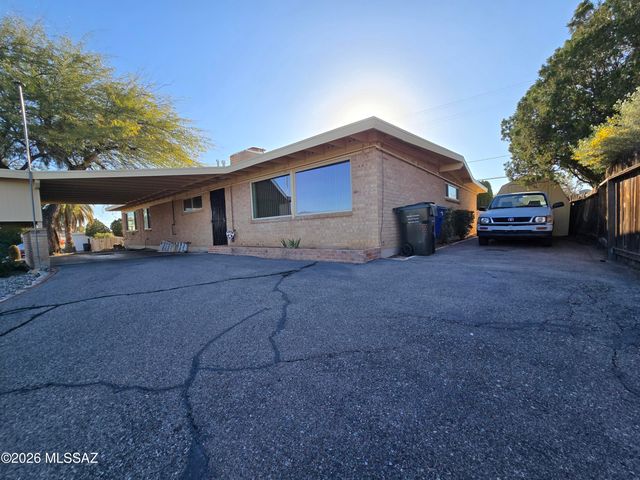 8556 E Kenyon Drive, Tucson, AZ 85710
