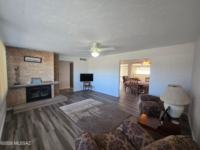 8556 E Kenyon Drive, Tucson, AZ 85710