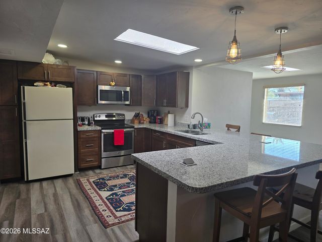 8556 E Kenyon Drive, Tucson, AZ 85710