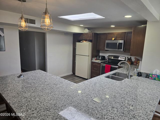 8556 E Kenyon Drive, Tucson, AZ 85710