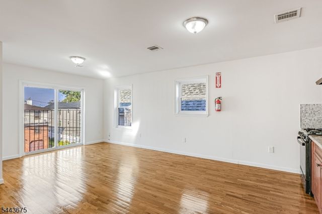 326 Magnolia Ave, Elizabeth City, NJ 07206