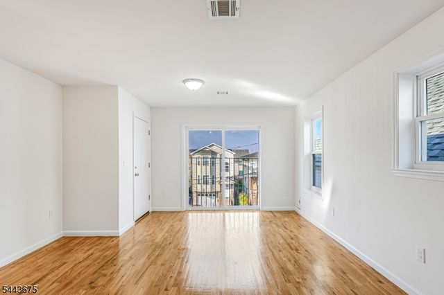 326 Magnolia Ave, Elizabeth City, NJ 07206