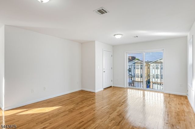 326 Magnolia Ave, Elizabeth City, NJ 07206
