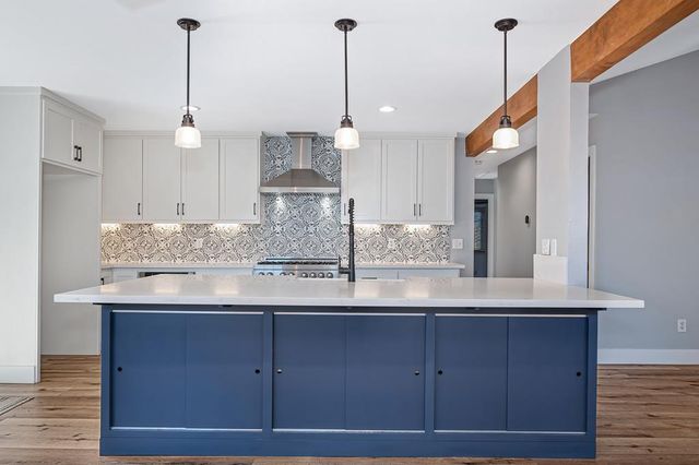 8940 Castle Park Dr., Elk Grove, CA 95624