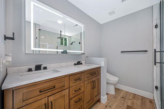 8940 Castle Park Dr., Elk Grove, CA 95624