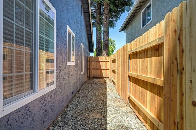 8940 Castle Park Dr., Elk Grove, CA 95624