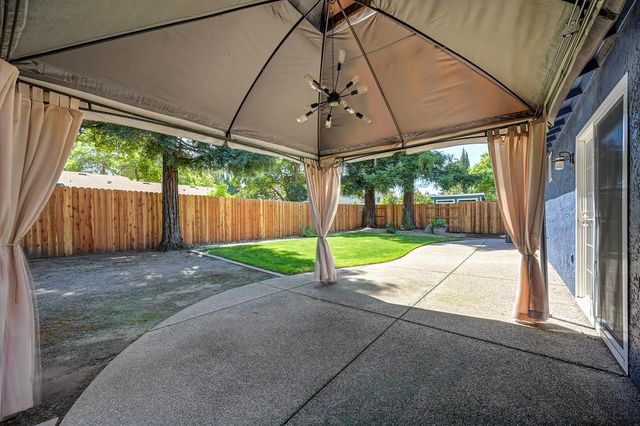 8940 Castle Park Dr., Elk Grove, CA 95624