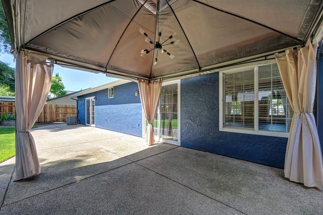 8940 Castle Park Dr., Elk Grove, CA 95624