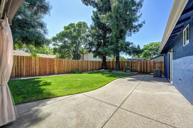 8940 Castle Park Dr., Elk Grove, CA 95624