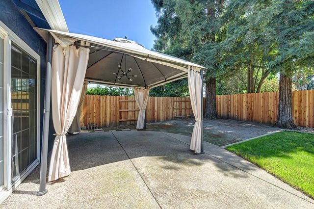 8940 Castle Park Dr., Elk Grove, CA 95624
