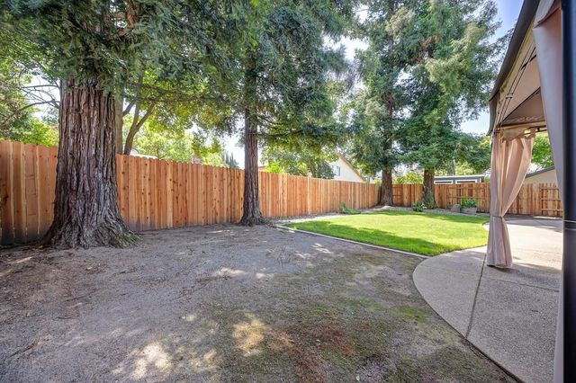 8940 Castle Park Dr., Elk Grove, CA 95624