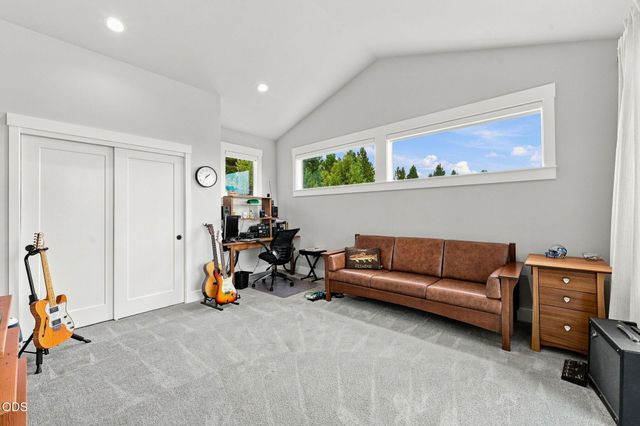 2378 NW Wyeth Place, Bend, OR 97703